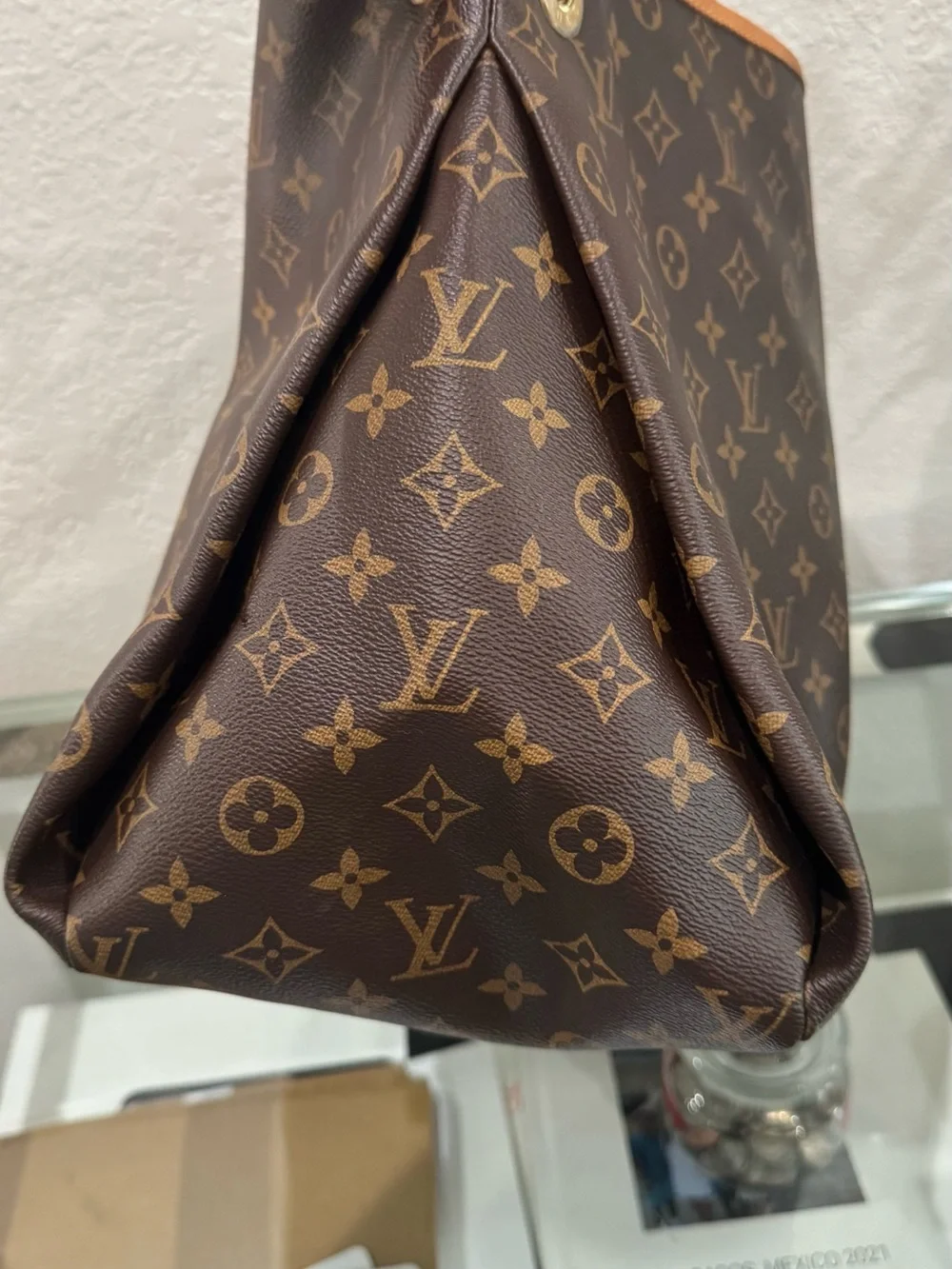 Louis Vuitton Artsy MM Monogram Canvas Shoulder Bag with Tan Leather Handle